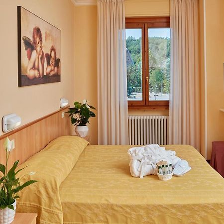 Hotel Plaza Tabiano Terme ภายนอก รูปภาพ