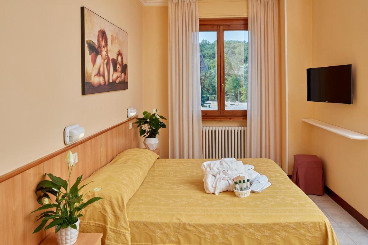 Hotel Plaza Tabiano Terme ภายนอก รูปภาพ