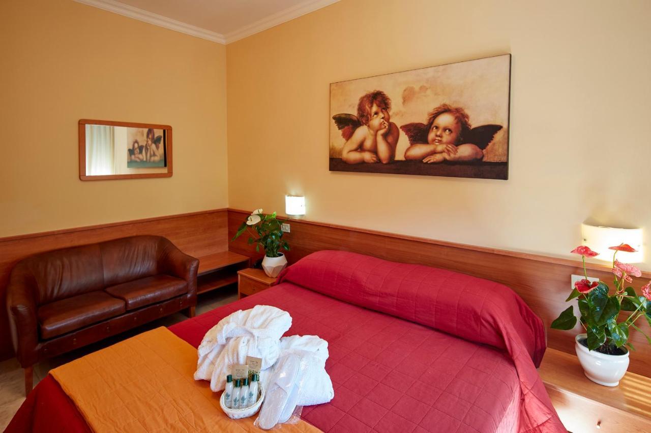 Hotel Plaza Tabiano Terme ภายนอก รูปภาพ