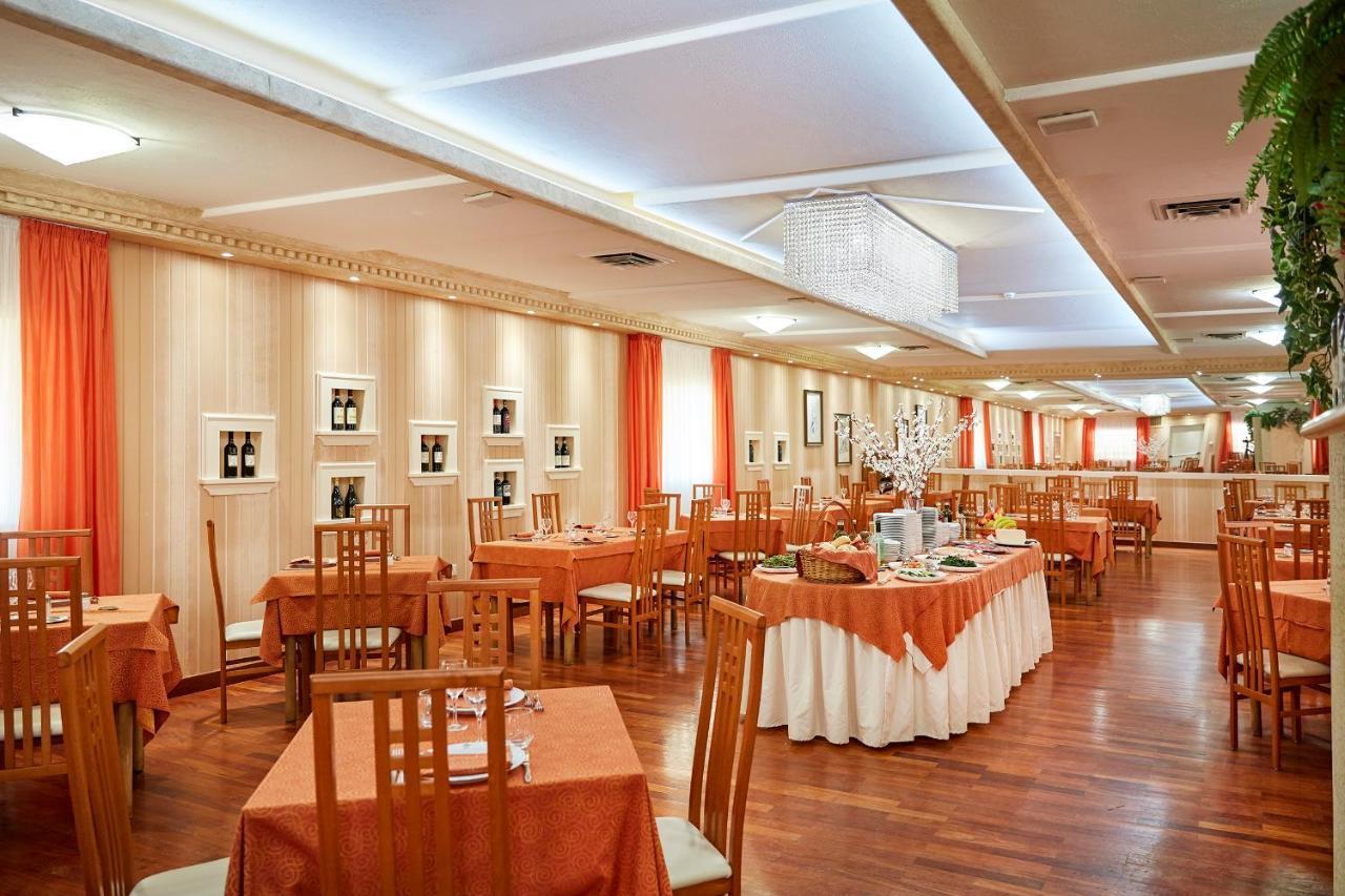 Hotel Plaza Tabiano Terme ภายนอก รูปภาพ