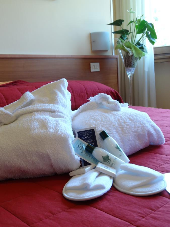 Hotel Plaza Tabiano Terme ภายนอก รูปภาพ